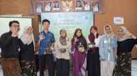 Mahasiswa Unsoed memberikan edukasi soal pola hidup sehat (foto: Humas Unsoed) Mahasiswa Unsoed memberikan edukasi soal pola hidup sehat (foto: Humas Unsoed)