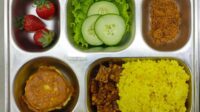 MBG Nasi Kuning spesial request dari siswa. (matasemarang.com/Lia DIna) MBG Nasi Kuning spesial request dari siswa. (matasemarang.com/Lia DIna)