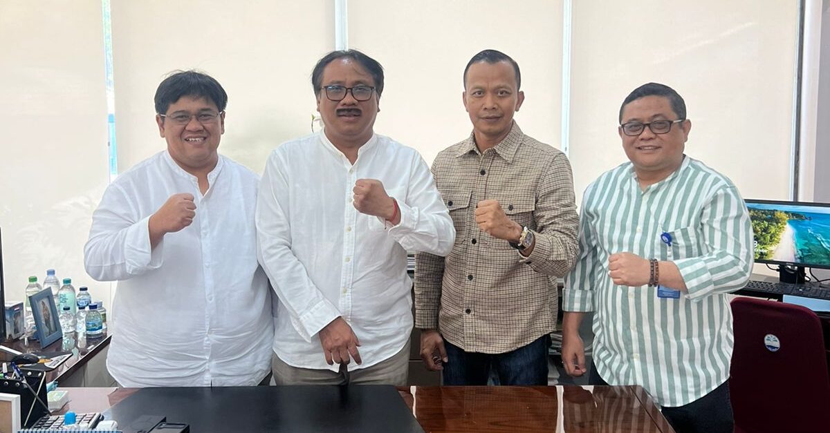 Direksi PDAM lama dan kuasa hukum. (matasemarang.com/Lia Dina)