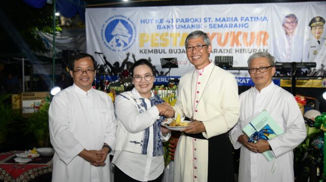 Wali Kota Semarang hadiri Misa di Gereja Santa Maria Fatima Banyumanik. (matasemarang.com/Lia Dina)