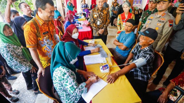 Ahmad Luthfi ketika menyaksikan progran Speling di Wonogiri (foto: Pemprov Jateng)