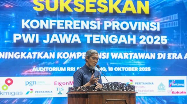 Sekda Jateng Sumarno saat menghadiri Konferprov PWI Jateng Sabtu 18 Oktober 2025 (foto: Humas Pemprov Jateng)