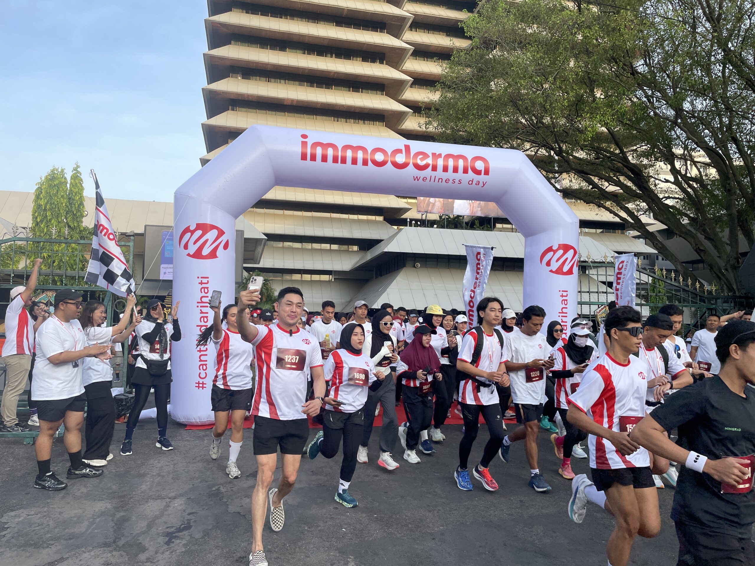 Immoderma Wellness Day Fun Run 5K di Semarang. (matasemarang.com/Lia Dina) Immoderma Wellness Day Fun Run 5K di Semarang. (matasemarang.com/Lia Dina)