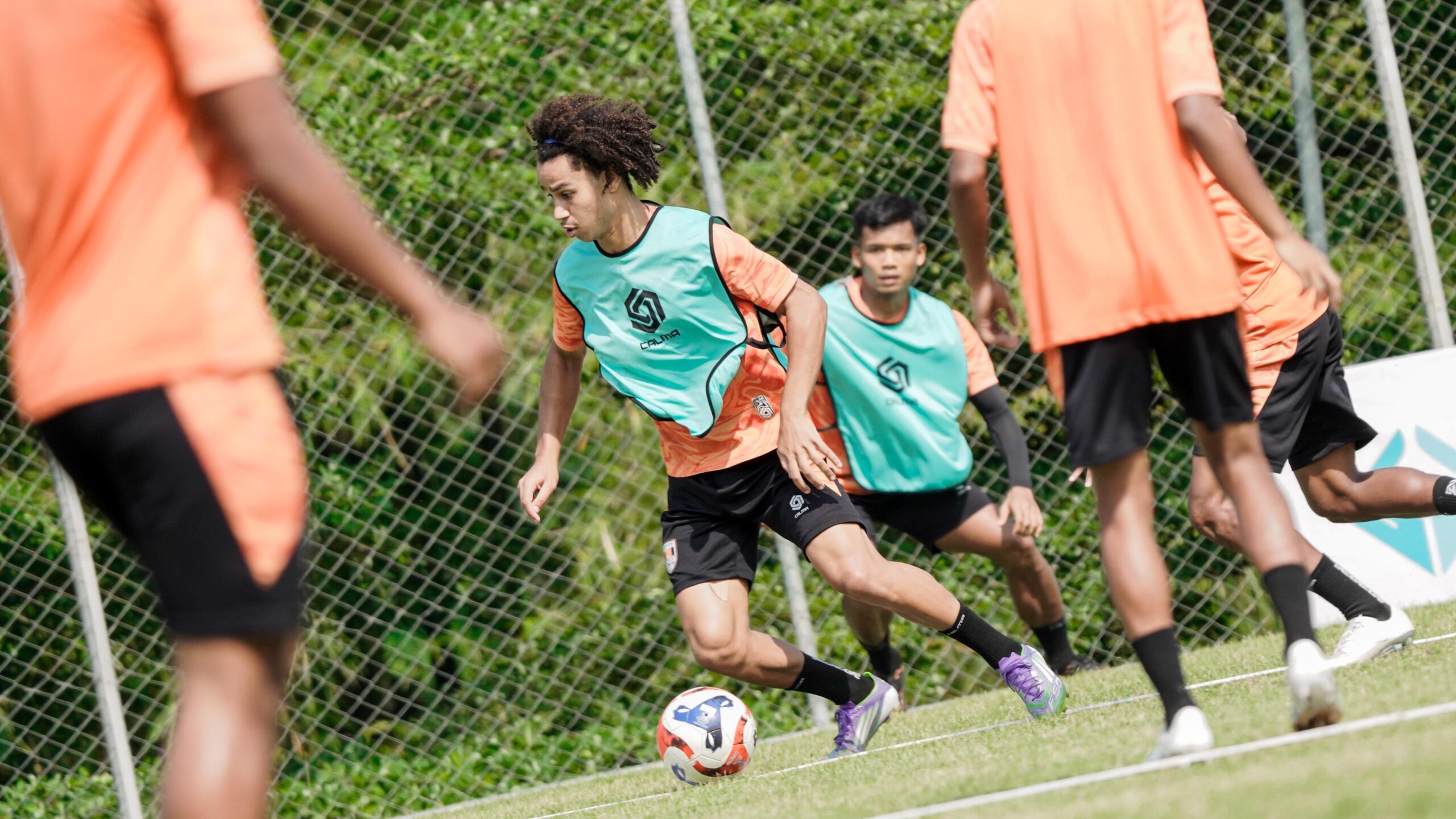 Latihan Kendal Tornado FC. (matasemarang.com/Lia Dina) Latihan Kendal Tornado FC. (matasemarang.com/Lia Dina)
