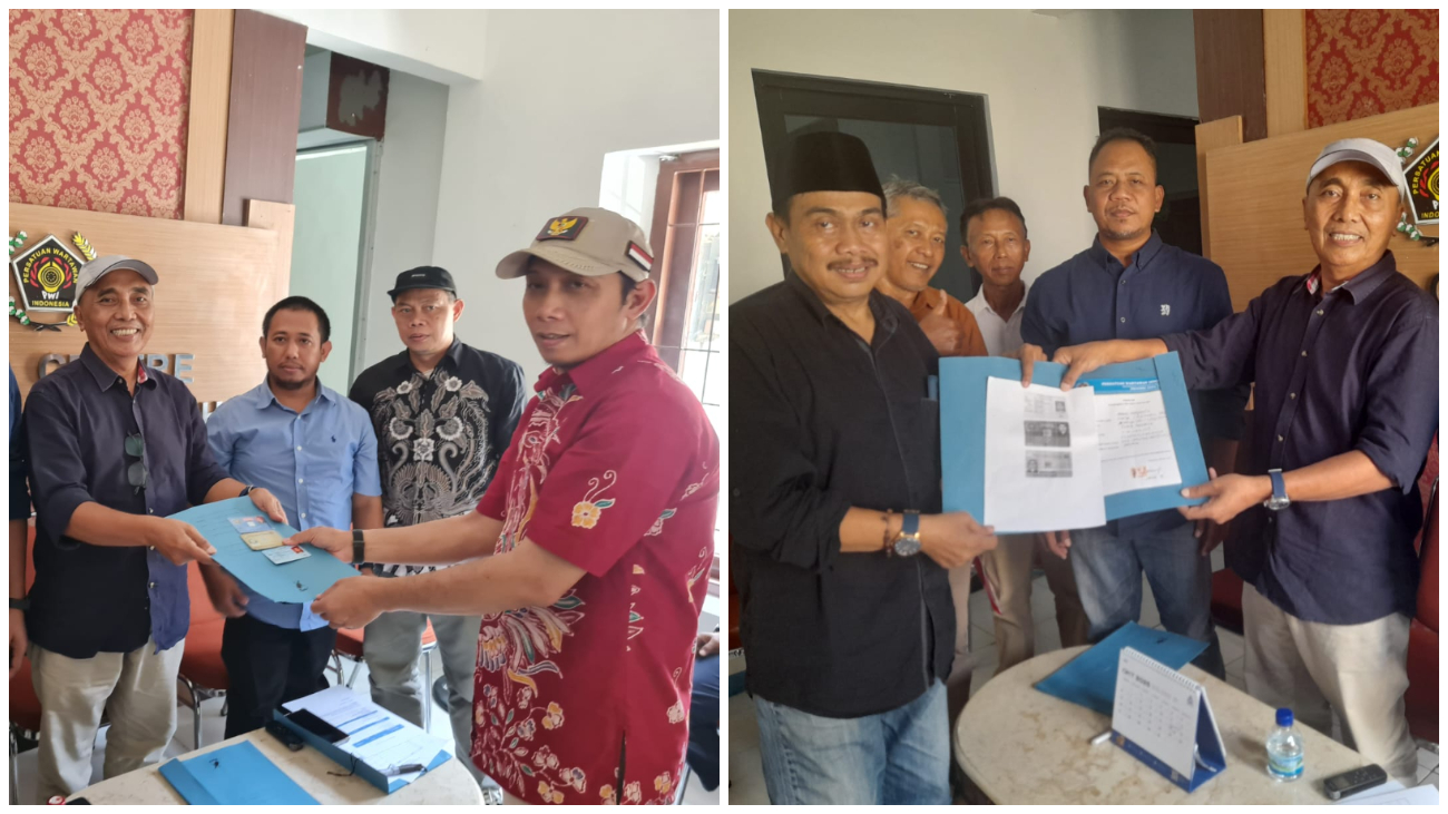 Setiawan Hendra Kelana dan Imam Nuryanto kembalikan berkas pendaftaran bakal calon ketua kepada Panitia Konferprov PWI di Gedung Pers Jateng, Semarang, Kamis 2 Oktober 2025