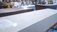 Pemulangan-jenazah-korban-runtuhnya-bangunan-mushala-pondok-pesantren-061025-rzl-2-1
