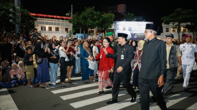 Gubernur Jateng, Sekda Jateng dan Wali Kota Semarang dalam upacara peringatan Pertempuran Lima Hari di Semarang (Pemprov Jateng)