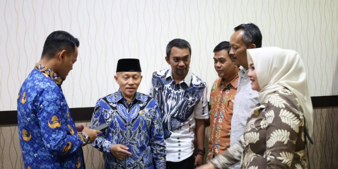 Jajaran Komisi E berdiskusi dengan Bupati Purbalingga Fahmi Muhammad Hanif (DPRD Jateng)