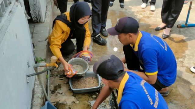 Tim PKM Unsoed implementasikan pengolahan produk turunan Maggot (foto: Humas Unsoed)