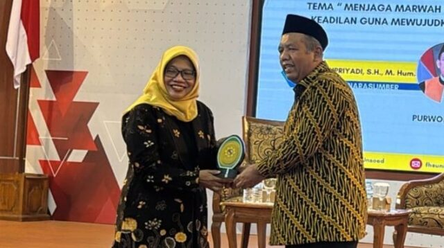 Hakim Agung Kamar Pidana pada Mahkamah Agung Republik Indonesia Jupriyadi di FH Unsoed (foto: Humas Unsoed)