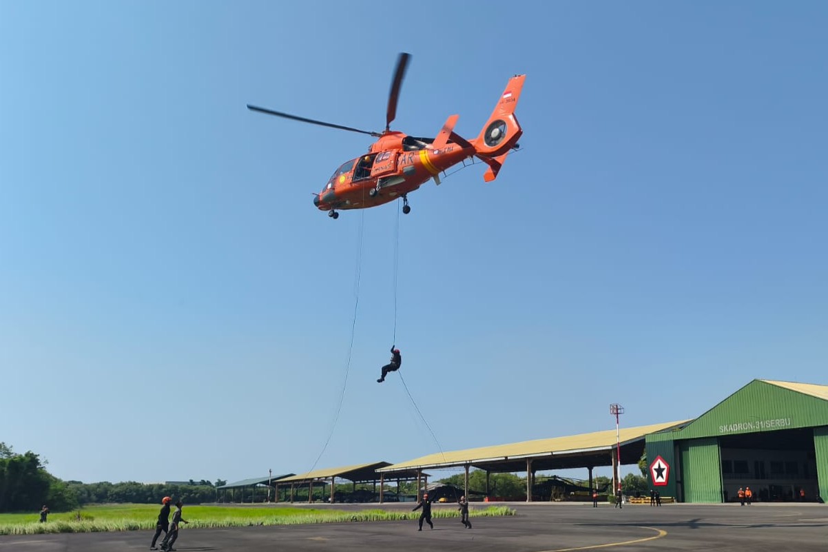 Potensi SAR dibekali cara aman repling dari helikopter (foto: Basarnas Semarang)