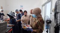 Bupati Kendal Dyah Kartika Permanasari meninjau dapur MBG (foto: Pemkab Kendal) Bupati Kendal Dyah Kartika Permanasari meninjau dapur MBG (foto: Pemkab Kendal)