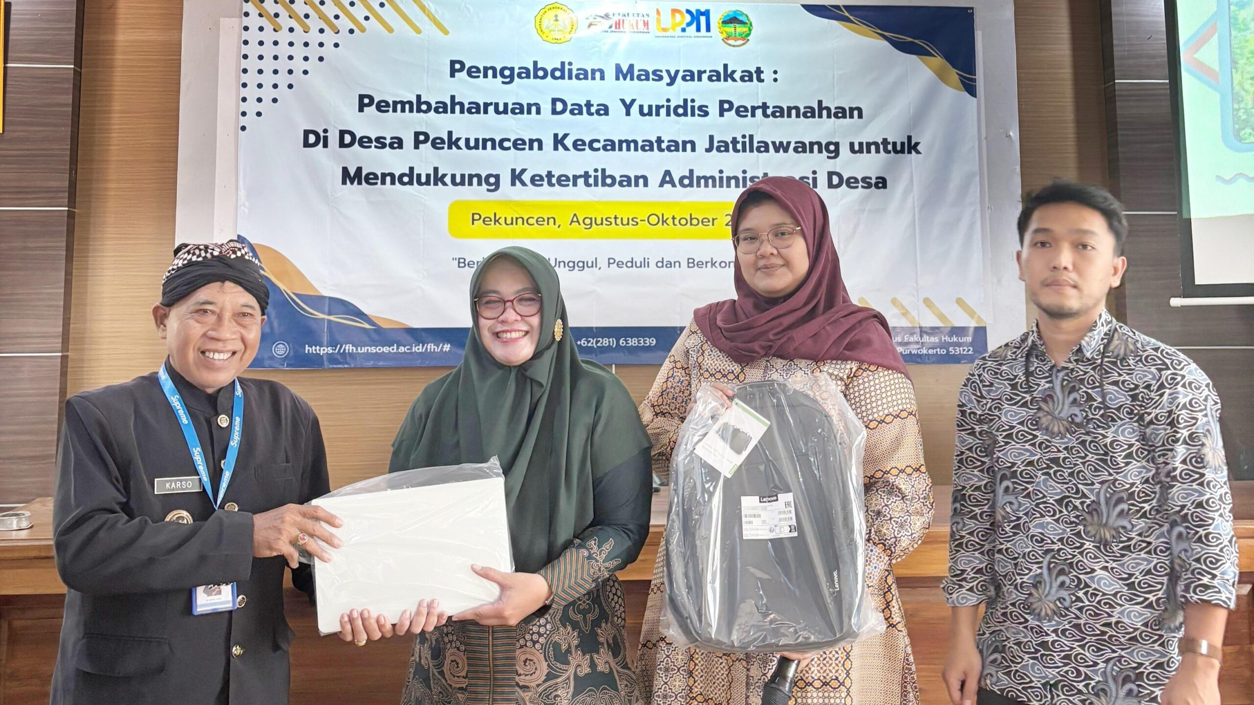 Tim LPPM Unsoed menggelar pelatihan, pendampingan hukum, dan digitalisasi administrasi pertanahan di Desa Pekuncen (Foto: Humas Unsoed)