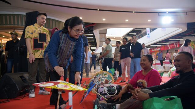 Wali Kota Semarang Agustina Wilujeng menutup lokas Lukis. (matasemarang.com/Lia Dina)