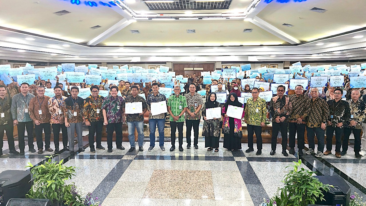 Acara Akad Massal Kredit Usaha Rakyat (KUR) 800 Debitur dan peluncuran KPP (foto: Bank Jateng)