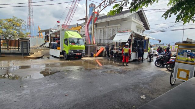 salah satu tiitk banjir di Kota Semarang. (matasemarang.com/Lia Dina)
