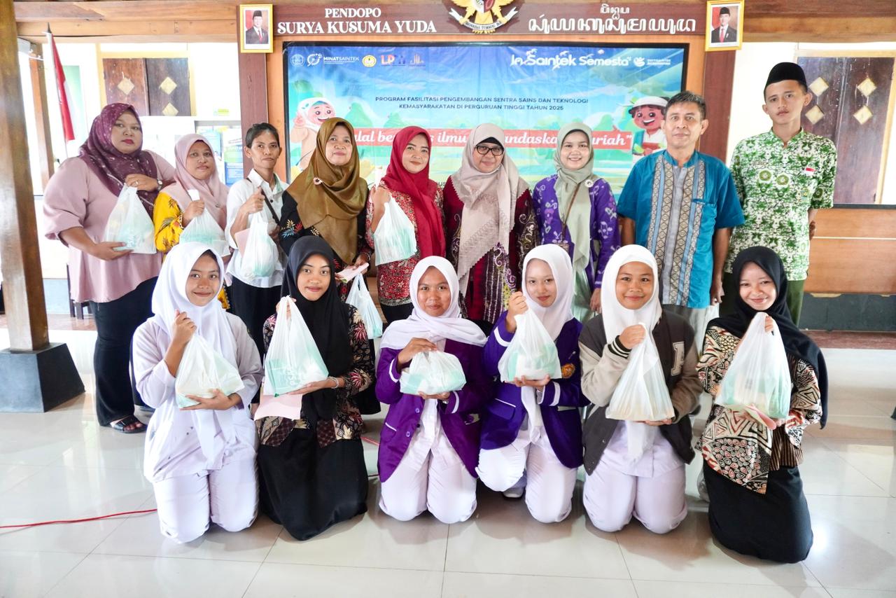 Kegiatan Halal Goes to Village digelar di Aula Kecamatan Sumpiuh, Kabupaten Banyumas, pada Kamis 23 Oktober 2025. (foto: Humas Unsoed) Kegiatan Halal Goes to Village digelar di Aula Kecamatan Sumpiuh, Kabupaten Banyumas, pada Kamis 23 Oktober 2025. (foto: Humas Unsoed)