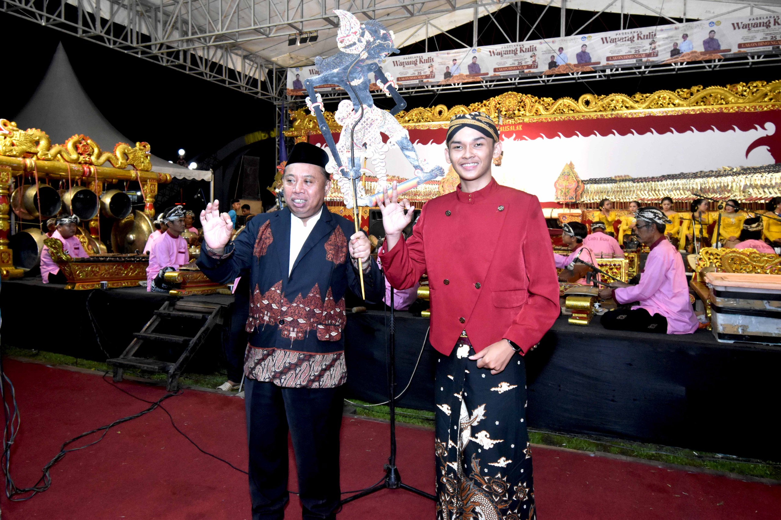Unsoed gelar pertunjukan wayang kulit untuk rayakan dies natalis (foto: Humas Unsoed) Unsoed gelar pertunjukan wayang kulit untuk rayakan dies natalis (foto: Humas Unsoed)