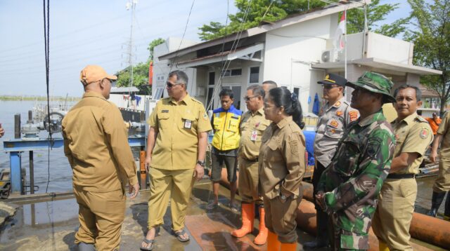 Wali Kota Semarang tinjau pompa Kali Sringin. (matasemarang.com/Lia Dina) Wali Kota Semarang tinjau pompa Kali Sringin. (matasemarang.com/Lia Dina)