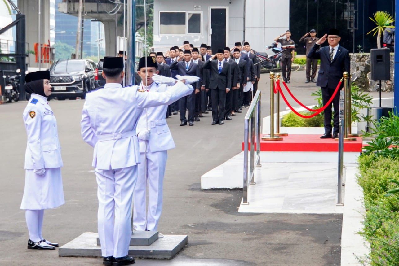 Upacara peringatan sumpah pemuda di Kantor KP2MI. (matasemarang.com/Lia Dina) Upacara peringatan sumpah pemuda di Kantor KP2MI. (matasemarang.com/Lia Dina)