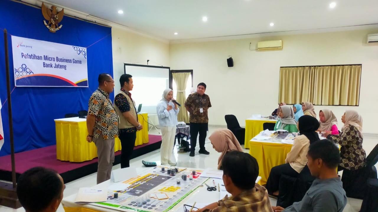 Bank Jateng Cabang Batang menggelar pelatihan Micro Business Game untuk UMKM (foto: Bank Jateng) Bank Jateng Cabang Batang menggelar pelatihan Micro Business Game untuk UMKM (foto: Bank Jateng)
