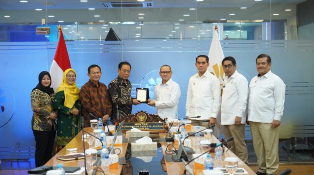 Kerjasama KP2MI dan Perkumpulan Purnabakti Kepala Daerah Seluruh Indonesia (Perpukadesi). (matasemarang.com/Lia Dina) Kerjasama KP2MI dan Perkumpulan Purnabakti Kepala Daerah Seluruh Indonesia (Perpukadesi). (matasemarang.com/Lia Dina)