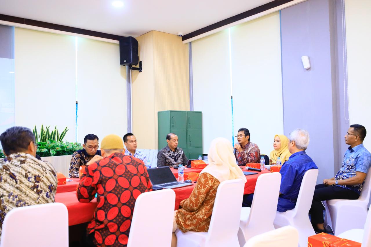 OJK memfasilitasi pertemuan antara PT DSI lender di Kantor OJK, Jakarta, Selasa 28 Oktober 2025. (foto: OJK)