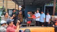 DPRD Kota Semarang salurkan bantuan untuk warga terdampak banjir di Trimulyo. (matasemarang.com/Lia Dina) DPRD Kota Semarang salurkan bantuan untuk warga terdampak banjir di Trimulyo. (matasemarang.com/Lia Dina)