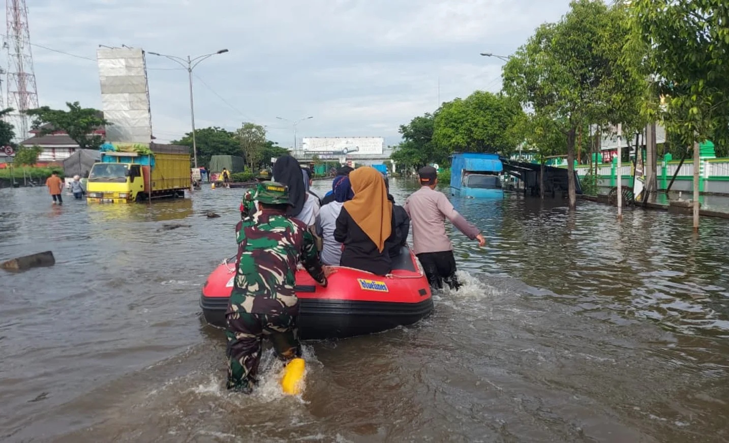 Kondisi banjir di Genuk Kota Semarang (foto: Polsek Genuk)