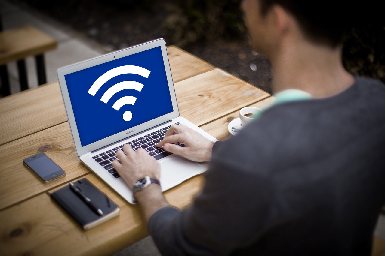 ilustrasi internet/wifi gratis (pixabay/methodshop)