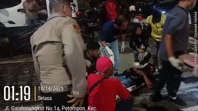 Kecelakaan tunggal di Jalan S Parman Kota Semarang, Selasa 14 Oktober 2025 dini hari (Foto: Polsek Gajahmungkur)
