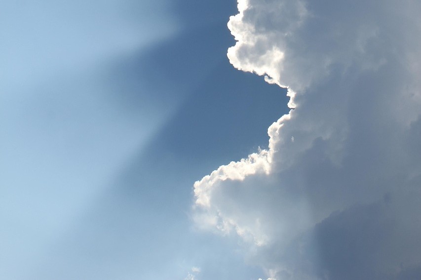 ilustrasi cuaca berawan (pixabay/ graphicdesignbyemily) ilustrasi cuaca berawan (pixabay/ graphicdesignbyemily)