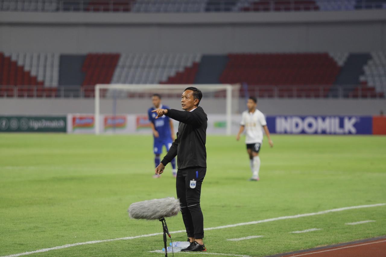 Kahudi Wahyu saat melatih PSIS Semarang (matasemarang.com/Lia Dina)