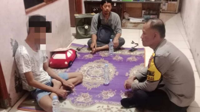 Polisi datangi rumah siswa yang enggan sekolah (foto: Polsek Semarang Selatan)