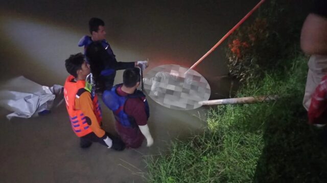 Laki-laki tanpa identitas mengapung di aliran sungai, pada Rabu 29 Oktober 2025 (foto: Polsek Pedurungan) Laki-laki tanpa identitas mengapung di aliran sungai, pada Rabu 29 Oktober 2025 (foto: Polsek Pedurungan)