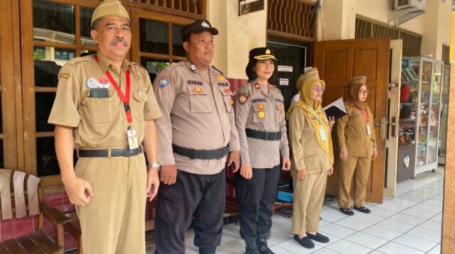 Kapolsek Tembalang mengingatkan pelajar tak terprovokasi ajakan unjuk rasa (foto: Polsek Tembalang)