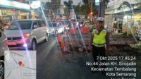 Perbaikan Jalan Sirojuddin yang ambles (foto: Polsek Tembalang) Perbaikan Jalan Sirojuddin yang ambles (foto: Polsek Tembalang)