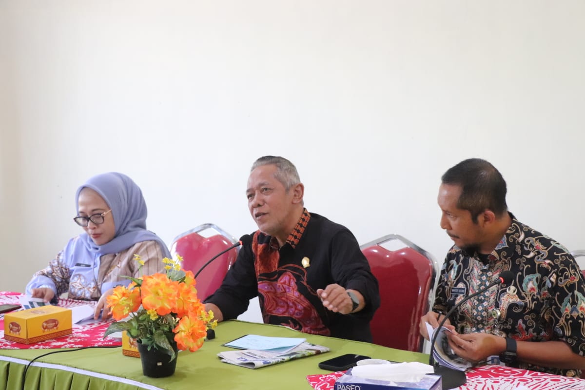 Komisi D DPRD Provinsi Jateng menindaklanjuti LHP BPK soal proges Paket Peningkatan Jalan Bandungsari-Salem di Balai Bina Marga Wilayah Tegal, Kabupaten Tegal, Jumat 30 Oktober 2025