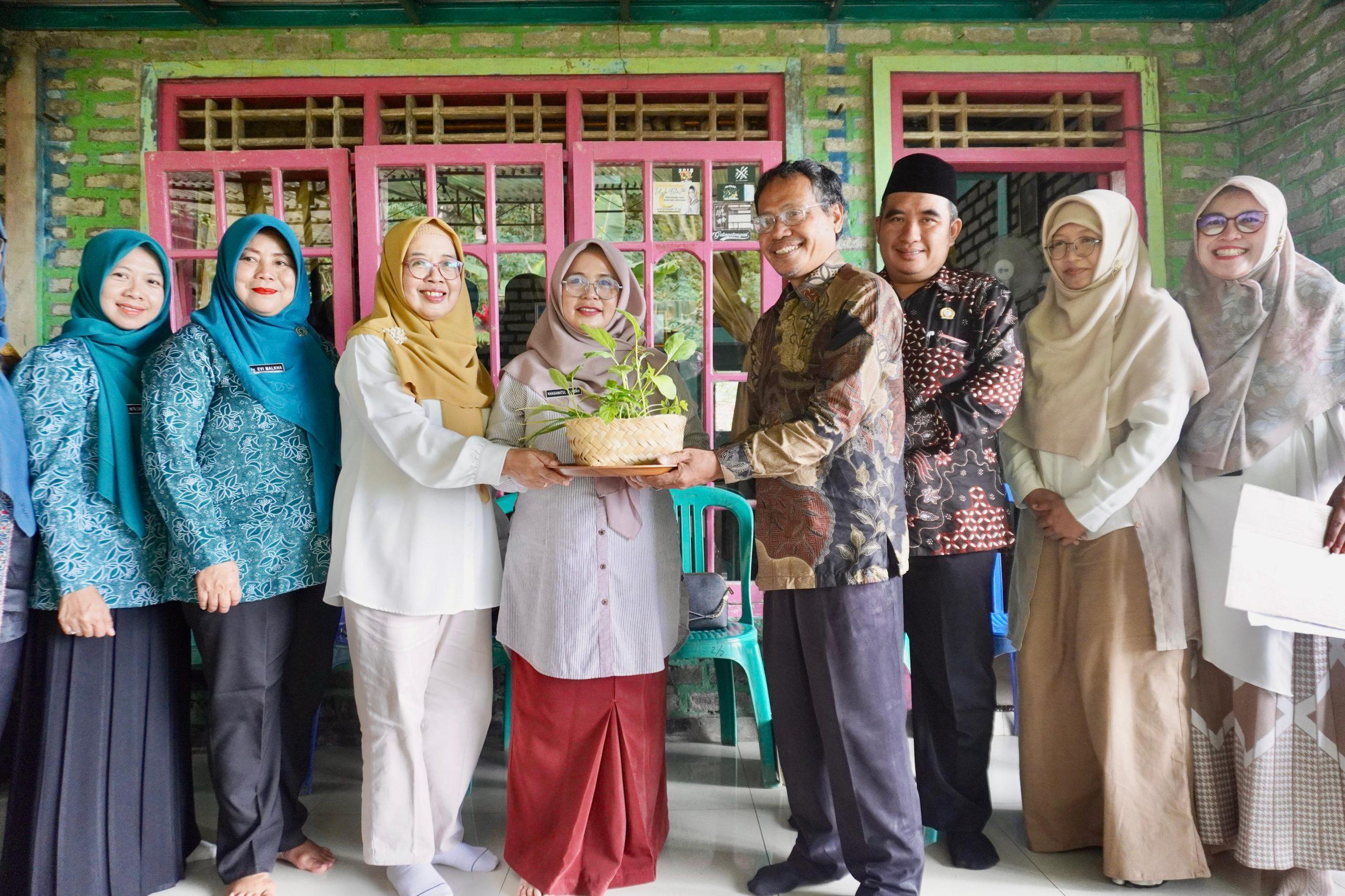 Unsoed dan Baznas menggelar pelatihan berbasis Zakat di Desa Melung Selasa, 18 November 2025 (foto: Humas Unsoed)