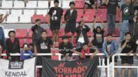 Suporter Kendal tornado FC. (matasemarang.com/Lia Dina)