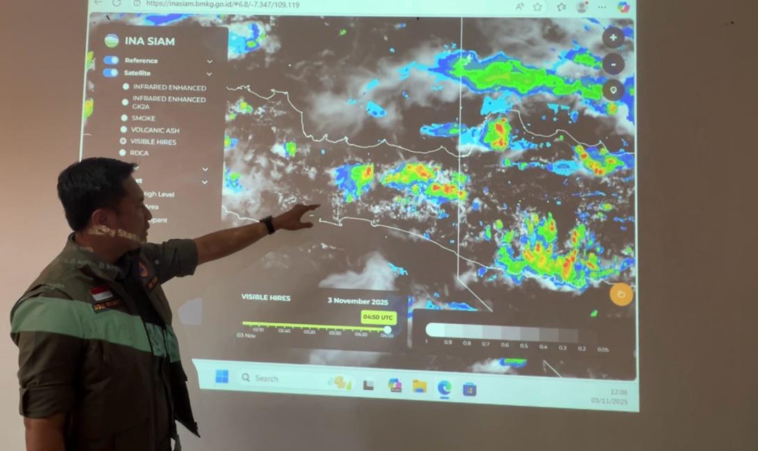 Modifikasi cuaca bisa kurangi hujan hingga 70 persen (foto: Pemprov Jateng) Modifikasi cuaca bisa kurangi hujan hingga 70 persen (foto: Pemprov Jateng)