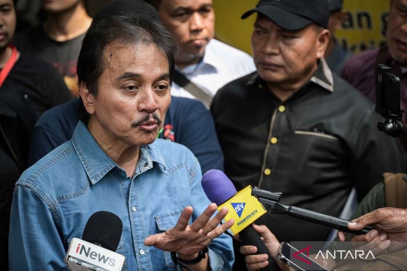 Roy-Suryo-diperiksa-terkait-kasus-tudingan-ijazah-palsu-Jokowi-150525-fzn-3 Roy Suryo