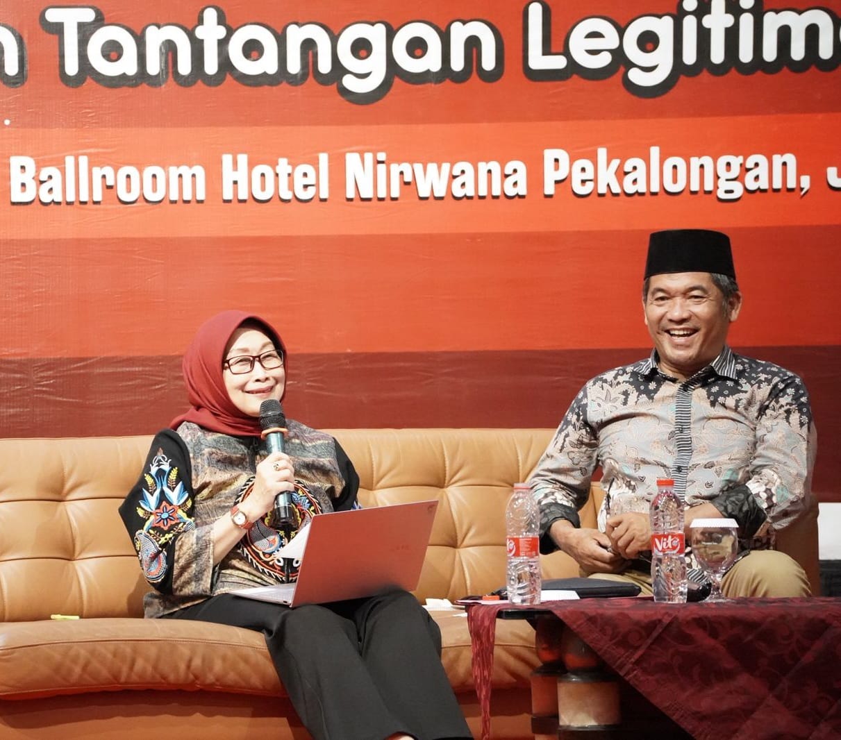 Seminar "Membaca Ulang Demokrasi, Kepercayaan Publik, Gerakan Generasi Muda, dan Tantangan Legitimasi Pemerintah" yang digelar di Ballroom Hotel Nirwana Pekalongan, Jumat, 31 Oktober 2025.