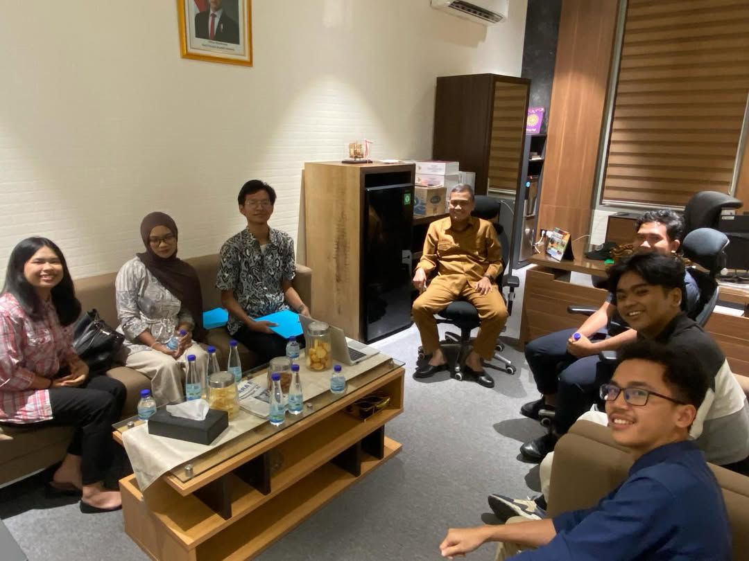 Mahasiswa beraudiensi dengan Wakil Ketua DPRD Kota Semarang. (matasemarang.com/Lia Dina)