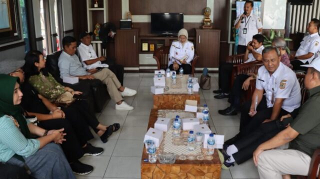 Jajaran Komisi A saat bertandang ke Balai Desa Ponggok, yang berada di Kecamatan Polanharjo, Klaten