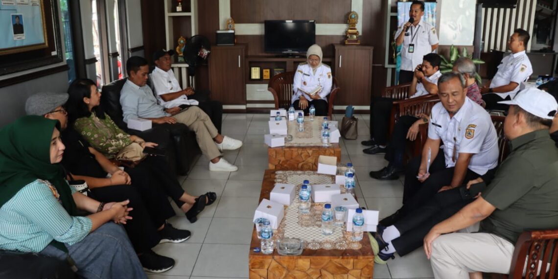 Jajaran Komisi A saat bertandang ke Balai Desa Ponggok, yang berada di Kecamatan Polanharjo, Klaten