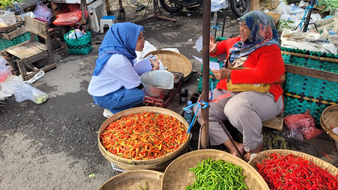 Bank Jateng menjalankan program Umplung jemput setoran tunai pedangang pasar tradisional (foto: Bank Jateng) Bank Jateng menjalankan program Umplung jemput setoran tunai pedangang pasar tradisional (foto: Bank Jateng)