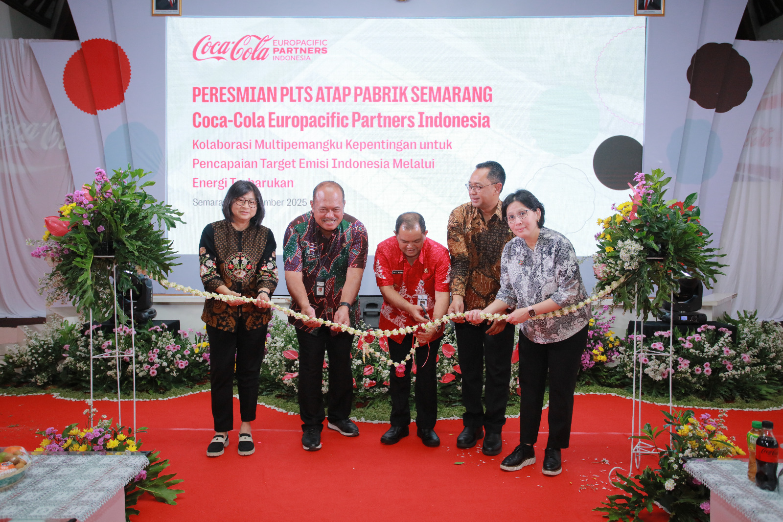 Peresmian PLTS Atap CCEP Indonesia Pabrik Semarang. (matasemarang.com/Lia Dina)