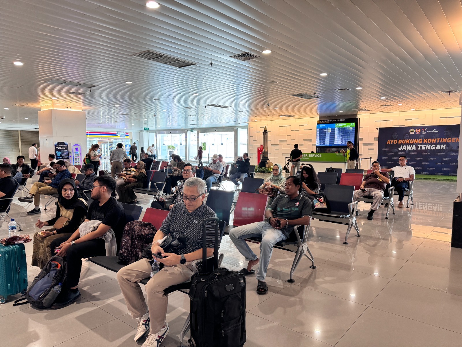 Suasana ruang tunggu Bandara Ahmad Yani Semarang. (matasemarang.com/Lia Dina)