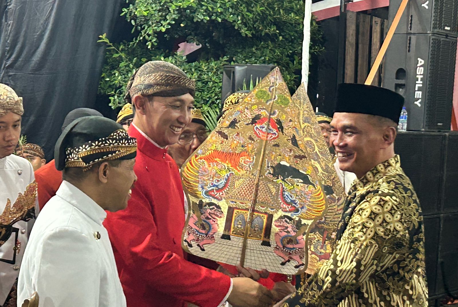Ketua DPRD Jateng Sumanto dinobatkan sebagai Bapaknya Wayang Kabupaten Karanganyar Ketua DPRD Jateng Sumanto dinobatkan sebagai Bapaknya Wayang Kabupaten Karanganyar
